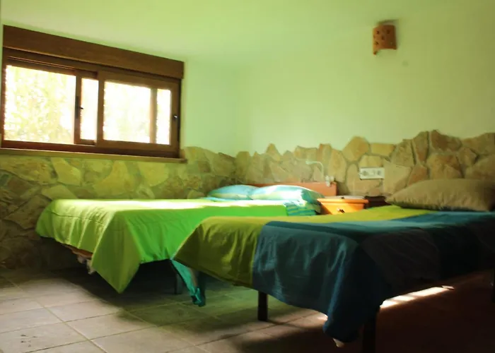 Casaleja, Entre Arboles Y Agua *