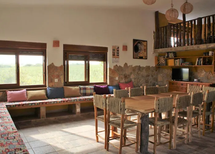 Casaleja, Entre Arboles Y Agua *